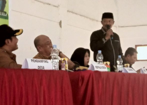 Wakil Ketua DPRD Kutai Timur Arfan, SE.,M.Si., siap salurkan dana aspirasinya ke Tepian Baru, hal ini diungkapkan saat beri sambutan di acara Musrenbangdes Desa Tepian Baru, Bengalon, Senin (20/12/21)