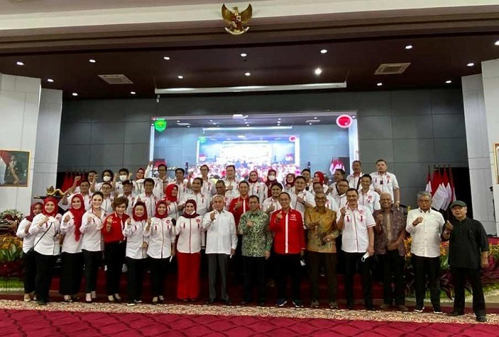 Pengurus DPD PAPPRI Kaltim foto bersama Gubernur Kaltim dan Wakil Sekretaris Jenderal DPP PAPPRI Mila Rosa