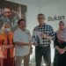 Wali Kota Jambi Dr H Syarif Fasha dan istri muncul di acara launching buku saya "Bukan Pak Wali Lagi."