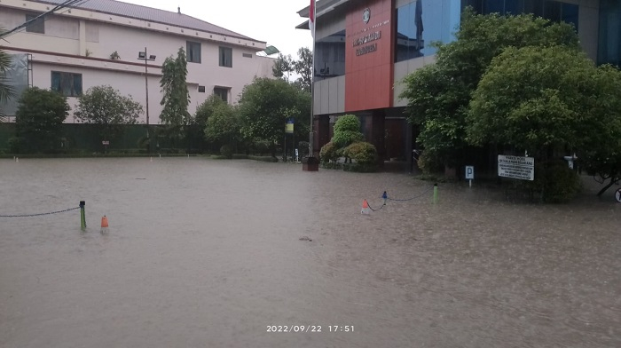 Gedung Kantor Perpustakaan Daerah Kaltim saat banjir beberapa waktu lalu