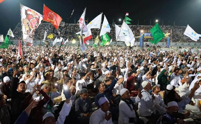 Puluhan ribu jemaah Kaltim Bersholawat di Stadion Sepakbola Gelora Kadrie Oening Sempaja Samarinda, Sabtu 22 Oktober 2022 (foto ; Adpim)