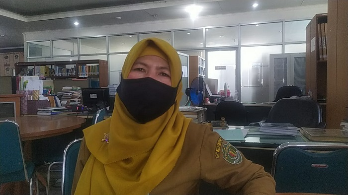 Patimah Irni - Plt Kepala Bidang Deposit, Pelestarian, Pengembangan dan Pengolahan Bahan Perpustakaan Kaltim