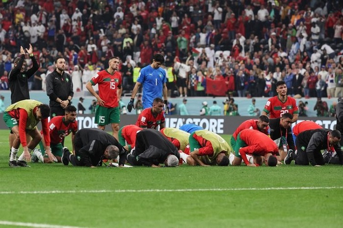 Timnas Singa Atlas Maroko tetap bersujud  setelah kekalahan 0-2 dari Prancis.(Ist)