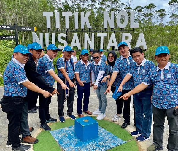 Ketua Apindo se-Indonesia bersama Ketua Dewan Pertimbangan Sofjan Wanandi menunjuk Titik Nol Ibu Kota Nusantara (IKN)