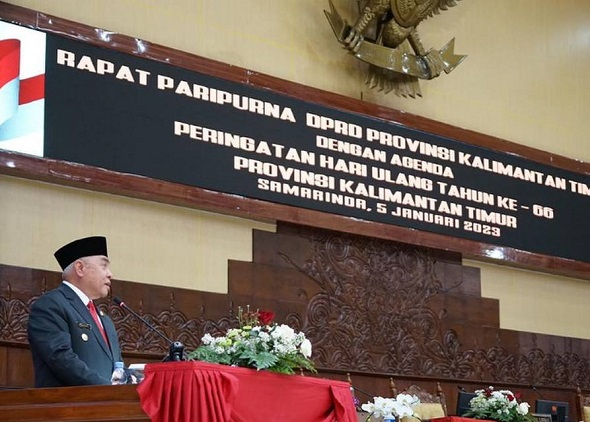 Gubernur Kaltim Isran Noor saat menyampaikan pidato HUT ke-66 Kaltim di DPRD Kaltim (foto : adpim)