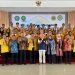 Isran bersama pengurus IKA FEB Unmul yang dilantik
