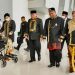Ibu Hj Nor Baiti di atas kursi roda bersama Gubenur, Wagub dan Ibu Hadi Mulyadi saat HUT Kaltim Januari 2023