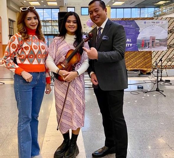 Farida, Sarah, dan Dubes Indonesia Lalu Muhammad Iqbal