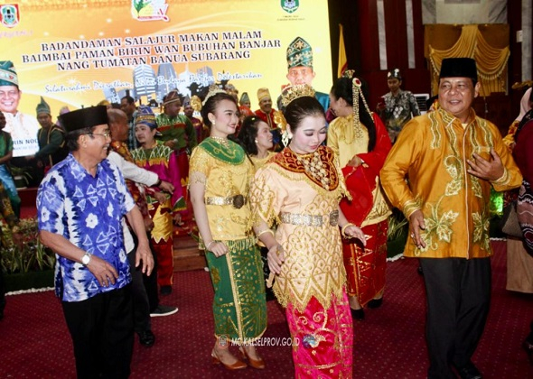 Gubernur Kalsel H Syahbirin Noor umpat  menari Banjar