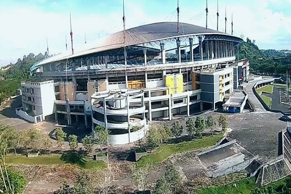 Stadion Utama Palaran. Megah dan luas, sayang kini kondisinya memprihatinkan.