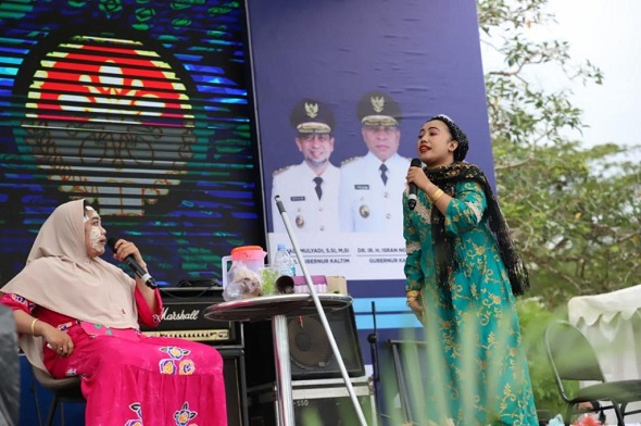Regu Diskominfo Mama Irus dan Julak Aluh lagi asyik bemamai