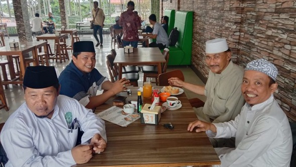 Pertemuan ngopi bareng  STAI Balikpapan, MUI dan Baznas Balikpapan,  Jumat, (17/02/2023) di Nam Min Kampung Timur Balikpapan