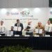 Isran bersama gubernur lainnya menunjukkan dokumen kesepakatan GCFTF di Meksiko