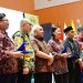 Silvia Halim bersama Gubernur Isran Noor di Kampus Unmul