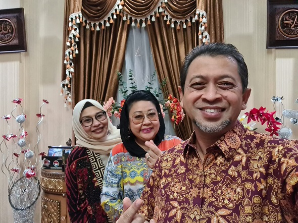 Wagub Hadi Mulyadi, Bu Mei, dan Dr Myrna Asnawati Safitri