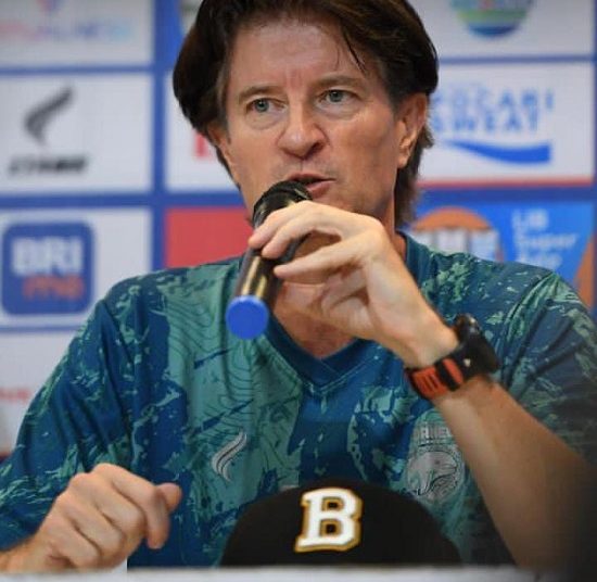 Pelatih Borneo FC Pieter Egge Huistra