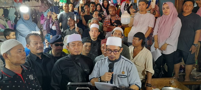 Ketua Forum Pedagang Pasar Pagi (FP3) Kota Samarinda Thoriq Hakim didampingi Sekretaris Umum Jupriansyah Awing  saat menyampaikan  aspirasi pedagang Pasar Pagi Samarinda, Jumat (8/9/2023)
