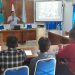 Endro S Efendi saat menjadi narasumber coaching clinic jurnalistik PWI Kaltim untuk wartawan muda