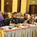 Lima juri mengajukan pertanyaan kepada peserta. Kajati Kaltim, Hari Setiyono (pegang mic) menjadi satu dari lima juri tersebut