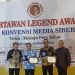 Menerima penghargaan “Loyalty Journalism Award.”