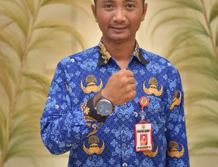 Lurah Maluhu Tri Joko Kuncoro