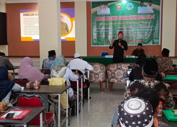 Abdillah Syafi'i - Diskominfo Samarinda menyampaikan materi Membuat Konten Islam Wasathiyah.