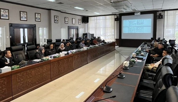 Rapat Panitia Khusus (Pansus) DPRD Kaltim dalam pembahasan Rencana Pembangunan Jangka Menengah Daerah (RPJMD) Kaltim 2025–2029.