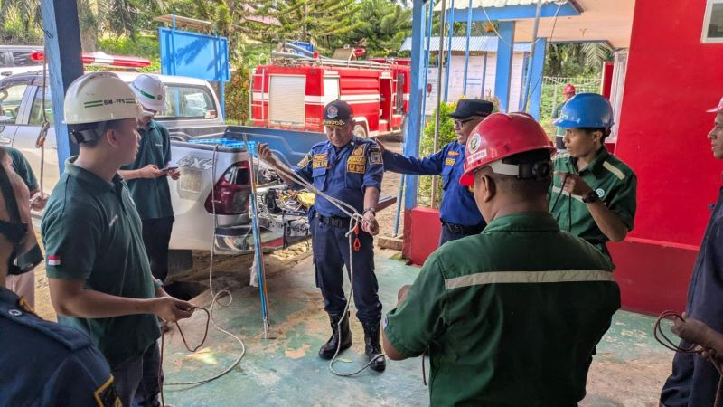 pelatihan penyelamatan korban di ketinggian (vertical rescue) serta penanganan hewan berbisa dan berbahaya kepada Tim Kesiapsiagaan Tanggap Darurat (TKTD) perusahaan.